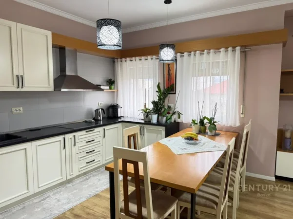 Tirane, jepet me qera Vile 3+1 Kati 2, 940 m² 2.300 € (Sauk i Vjeter)
