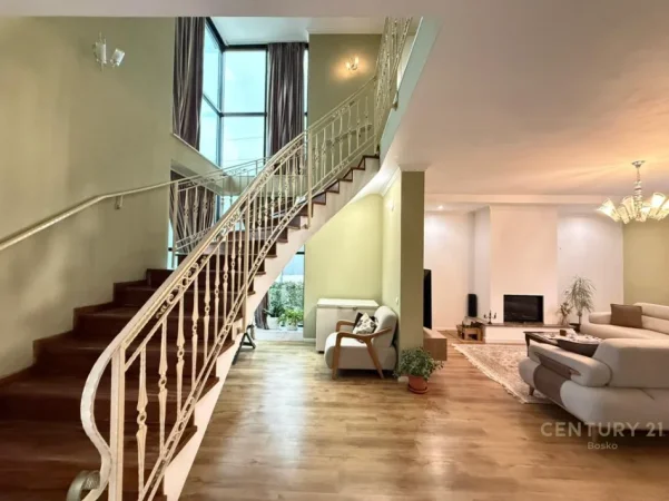 Tirane, jepet me qera Vile 3+1 Kati 2, 940 m² 2.300 € (Sauk i Vjeter)