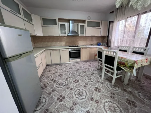 Tirane, jepet me qera apartament 2+1 Kati 1, 110 m² 500 € (Ish Parku i Autobuzave)