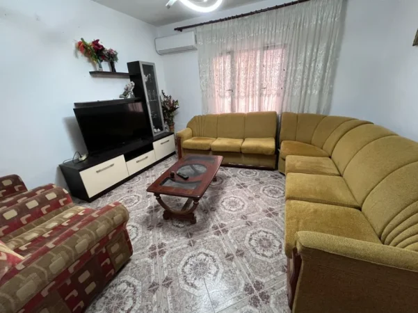 Tirane, jepet me qera apartament 2+1 Kati 1, 110 m² 500 € (Ish Parku i Autobuzave)