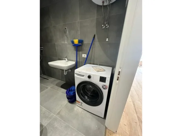 Tirane, jepet me qera apartament 1+1 Kati 3, 65 m² 600 € 