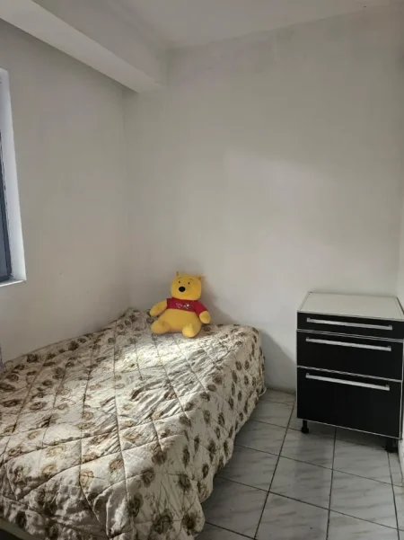 Tirane, jepet me qera shtepi 1+1 , 250 € 