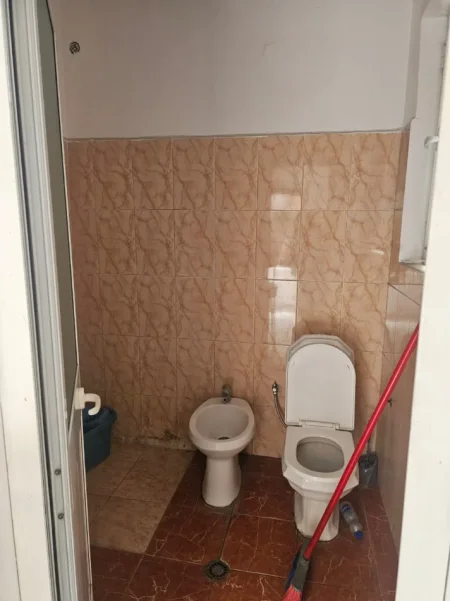 Tirane, jepet me qera shtepi 1+1 , 250 € 