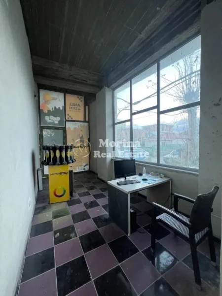 Tirane, jepet me qera ambjent biznesi Kati -1, 30 m² 250 € (Yzberisht)