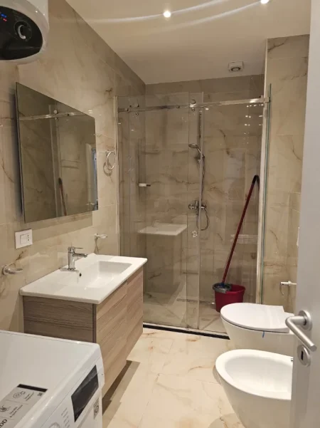 Tirane, jepet me qera apartament 1+1 Kati 1, 80 m² 800 € (LIQENI I THATE)