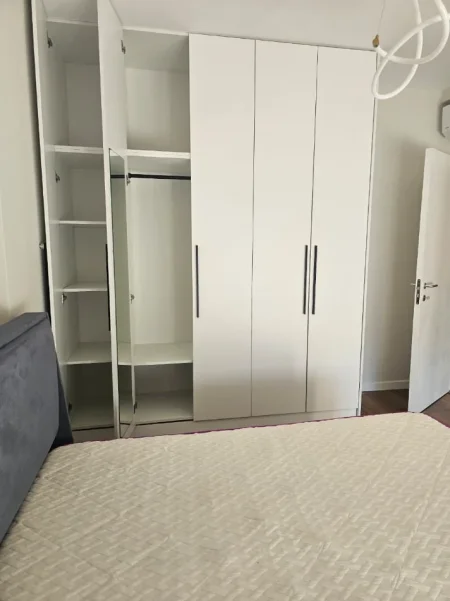 Tirane, jepet me qera apartament 1+1 Kati 1, 80 m² 800 € (LIQENI I THATE)