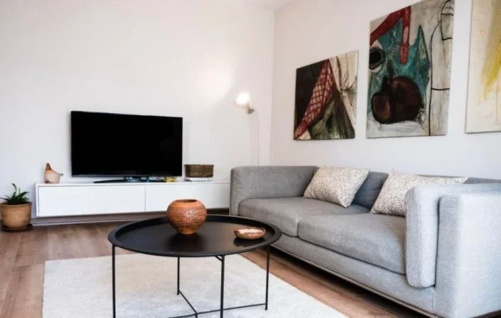 Shqiperi, jepet me qera apartament 1+1 Kati 4, 59 m² 650 € (Qender ,Rruga Fortuzi)