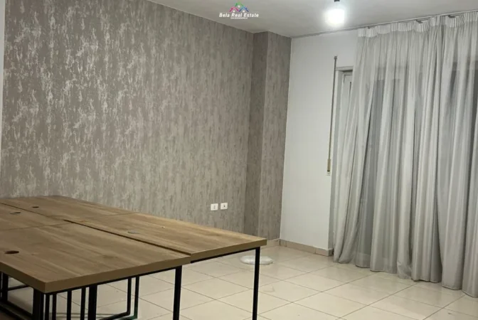 Tirane, jepet me qera zyre Kati 3, 80 m² 415 € (brryli)