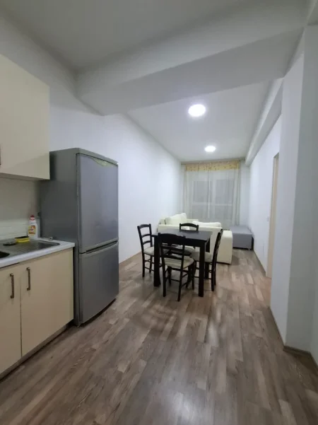 Tirane, jepet me qera apartament 1+1+Ballkon Kati 4, 65 m² 320 € (Kompleksi Mangalem, Ali Dem)