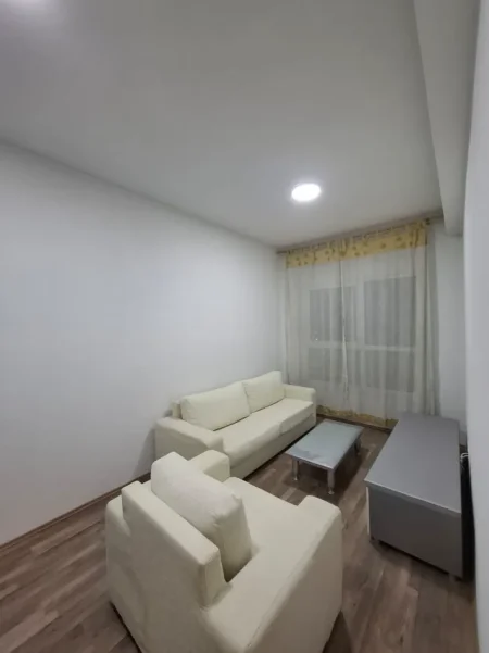 Tirane, jepet me qera apartament 1+1+Ballkon Kati 4, 65 m² 320 € (Kompleksi Mangalem, Ali Dem)