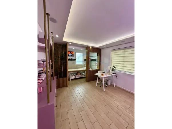 Tirane, jepet me qera ambjent biznesi Kati 2, 67 m² 750 € (Vasil Shanto)