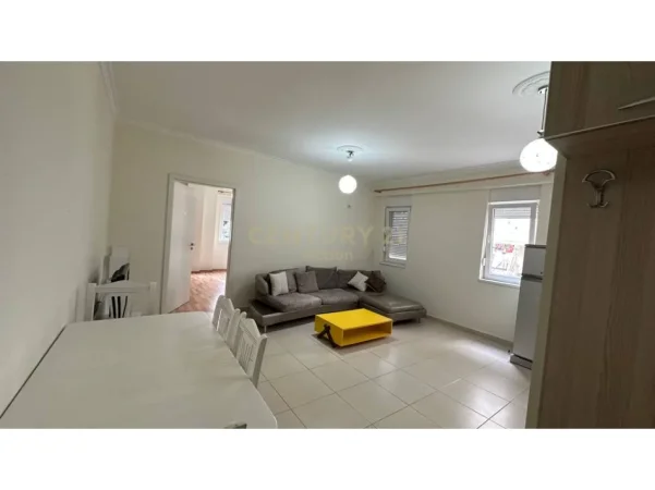 Tirane, shitet apartament 1+1 Kati 1, 67 m² 160.000 € (Kompleksi Kontakt, 21 Dhjetori)