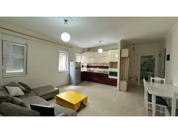 Tirane, shitet apartament 1+1 Kati 1, 67 m² 160.000 € (Kompleksi Kontakt, 21 Dhjetori)