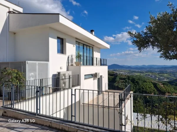 Tirane, shitet Vile 3+1 Kati 2, 297 m² 490.000 € (Linze)