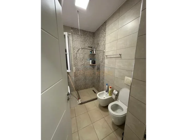 Tirane, jepet me qera apartament 1+1+Post Parkimi,  Kati 11, 72 m² 570 € (Fusha e Aviacionit)