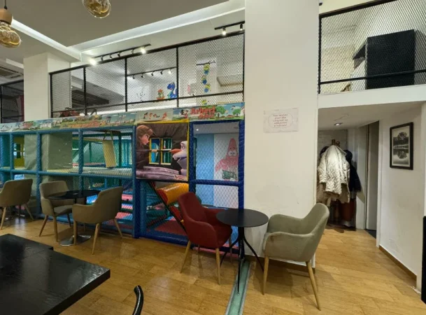 Tirane, shes dyqan Kati 0, 110 m² 470.000 € (Sheshi Willson)