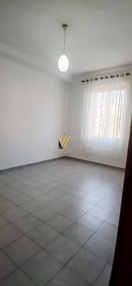 Tirane, jepet me qera apartament 1+1+Ballkon Kati 4, 55 m² 620 € (BLLOK)