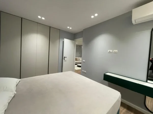 Tirane, jepet me qera apartament 2+1 Kati 7, 85 m² 700 € (Ish-Fusha e Aviacionit.)