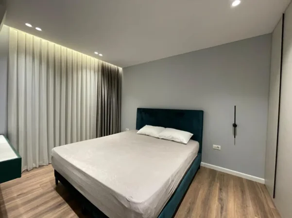 Tirane, jepet me qera apartament 2+1 Kati 7, 85 m² 700 € (Ish-Fusha e Aviacionit.)