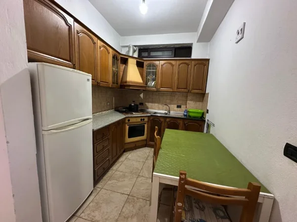 Tirane, jepet me qera apartament 3+1+Ballkon Kati 6, 120 m² 700 € (Rruga Mine Peza)