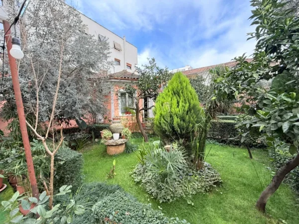 Tirane, jepet me qera shtepi 1 Katshe Kati 1, 360 m² 2.000 € 