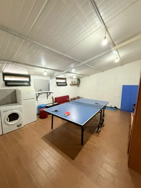 Tirane, jepet me qera shtepi 1 Katshe Kati 1, 360 m² 2.000 € 