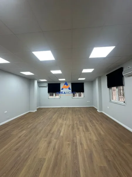 Tirane, jepet me qera ambjent biznesi Kati 1, 68 m² 1.100 € 