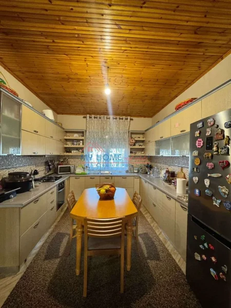 Tirane, shitet apartament 3+1+Ballkon Kati 6, 124 m² 176.000 € (Rruga Todi Shkurti)