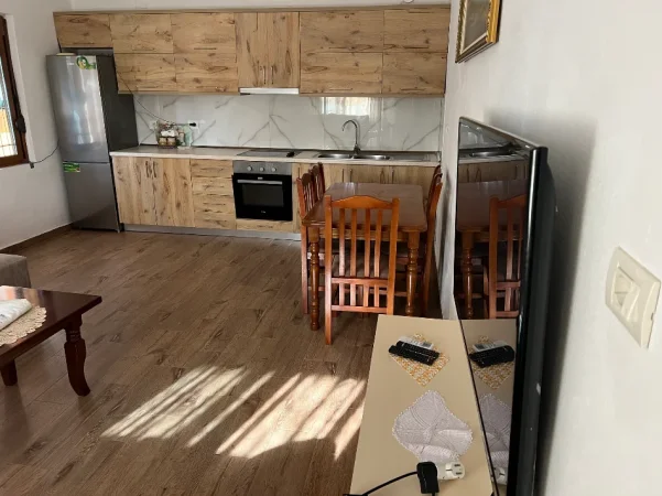 Tirane, jepet me qera shtepi 2+1 Kati 1, 90 m² 300 € (Rruga Shima -Mezez Koder)