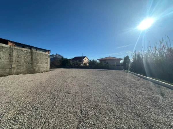 Durres, jepet me qera , 600 m² 500 € 