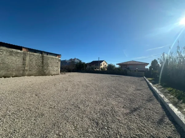 Durres, jepet me qera , 600 m² 500 € 