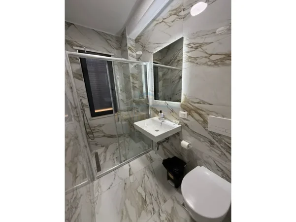 Tirane, jepet me qera apartament 2+1 Kati 7, 95 m² 1.100 € (Qemal Stafa)