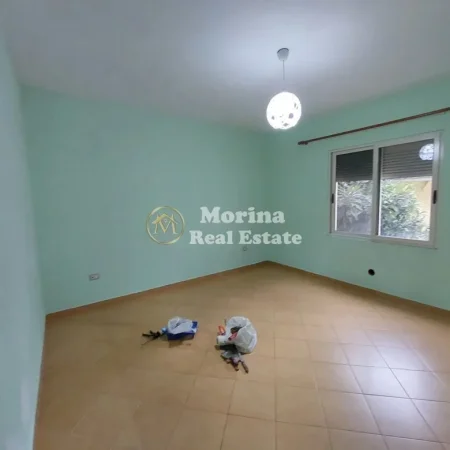 Tirane, jepet me qera apartament 2+1 Kati 2, 110 m² 500 € (Shkolla e Bashkuar)