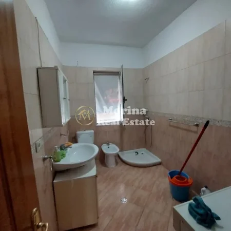 Tirane, jepet me qera apartament 2+1 Kati 2, 110 m² 500 € (Shkolla e Bashkuar)