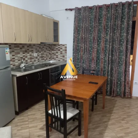 Tirane, jepet me qera apartament 1+1 Kati 1, 350 € 