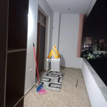 Tirane, jepet me qera apartament 1+1 Kati 1, 350 € 