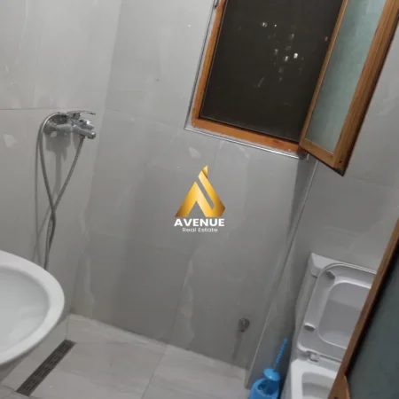 Tirane, jepet me qera apartament 1+1 Kati 1, 350 € 