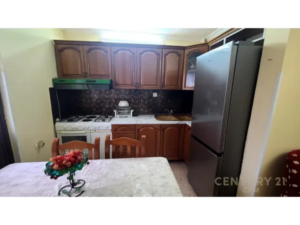 Tirane, jepet me qera apartament 2+1 Kati 3, 70 m² 500 € (Rruga Mihal Grameno)