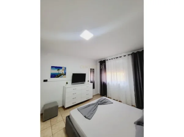 Tirane, jepet me qera apartament 1+1 Kati 2, 69 m² 650 € (Shkolla Kuqe)