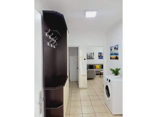 Tirane, jepet me qera apartament 1+1 Kati 2, 69 m² 650 € (Shkolla Kuqe)