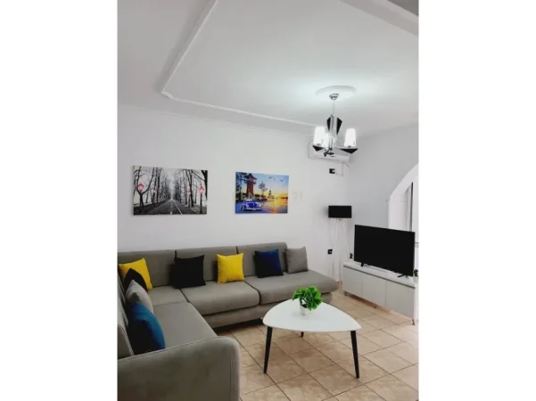 Tirane, jepet me qera apartament 1+1 Kati 2, 69 m² 650 € (Shkolla Kuqe)