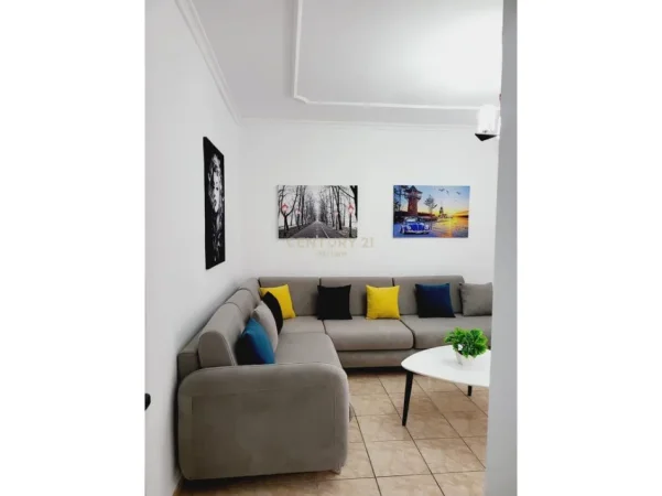 Tirane, jepet me qera apartament 1+1 Kati 2, 69 m² 650 € (Shkolla Kuqe)