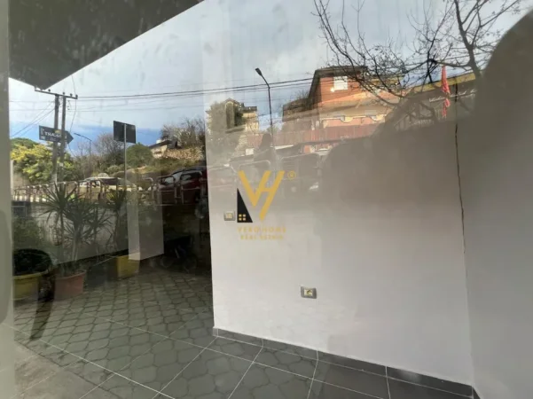 Tirane, jepet me qera ambjent biznesi Kati 0, 50 m² 400 € (BUNKART)