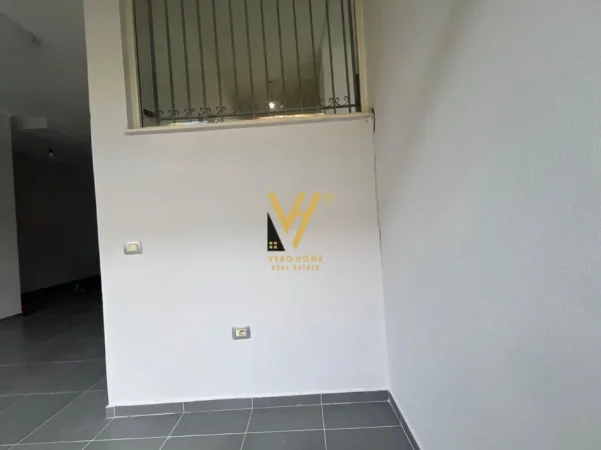 Tirane, jepet me qera ambjent biznesi Kati 0, 50 m² 400 € (BUNKART)