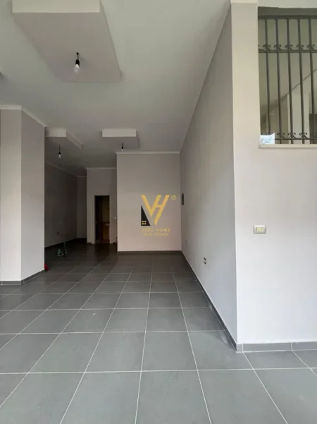 Tirane, jepet me qera ambjent biznesi Kati 0, 50 m² 400 € (BUNKART)