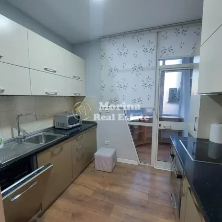 Tirane, jepet me qera apartament 2+1+Ballkon Kati 13, 125 m² 1.150 € (Blloku)