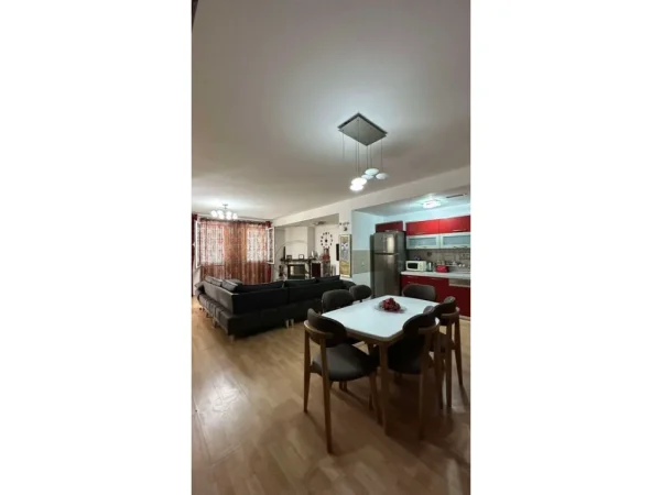 Tirane, shitet Vile 3 Katshe Kati 4, 737 m² 450.000 € (Kodra e Priftit)