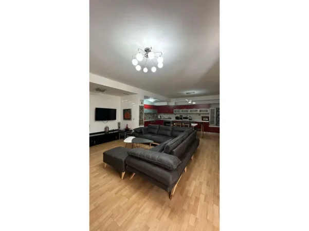 Tirane, shitet Vile 3 Katshe Kati 4, 737 m² 450.000 € (Kodra e Priftit)