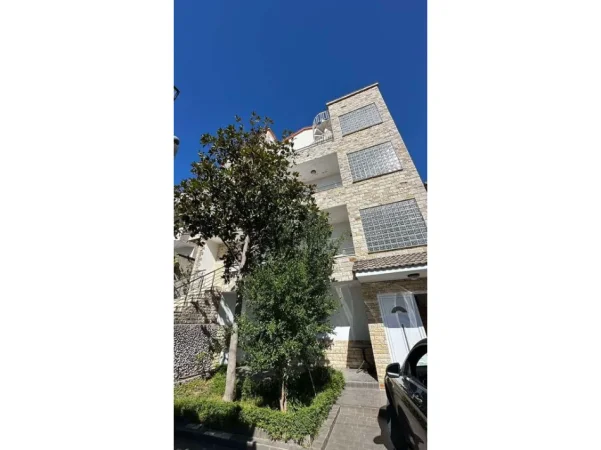 Tirane, shitet Vile 3 Katshe Kati 4, 737 m² 450.000 € (Kodra e Priftit)