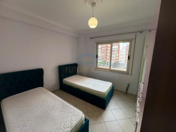 Tirane, jepet me qera apartament 2+1 Kati 3, 85 m² 600 € (Rruga Petrela)